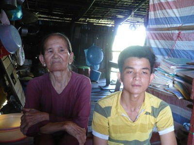 Thắt lòng với những em học sinh phải nuôi cả gia đình